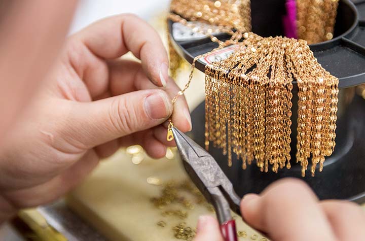 The Role of Gold Jewelry Manufacturers