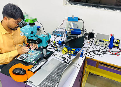 How Laptop Repair Institutes Help Students Build Successful Repair Businesses